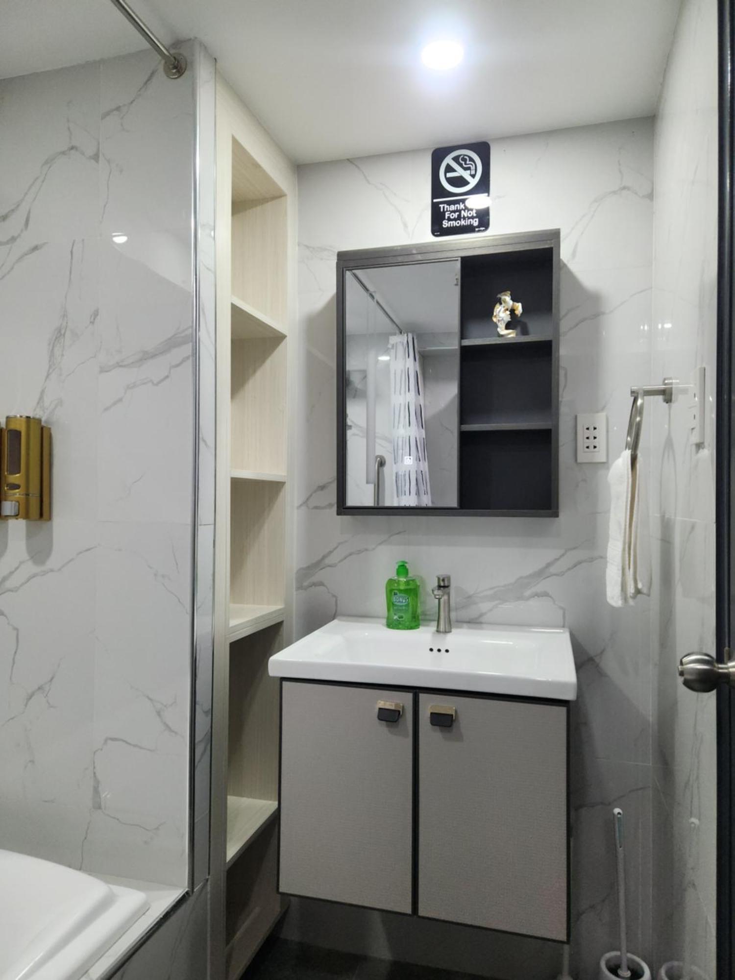 Condo Azur Suites B316 Near Airport, Netflix, Stylish, Cozy With Swimming Pool マクタン エクステリア 写真